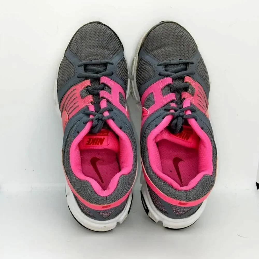 Nike Downshifter 5 Womens Pre-owned Gray w/Red Accents Running Sneakers - sz. 8